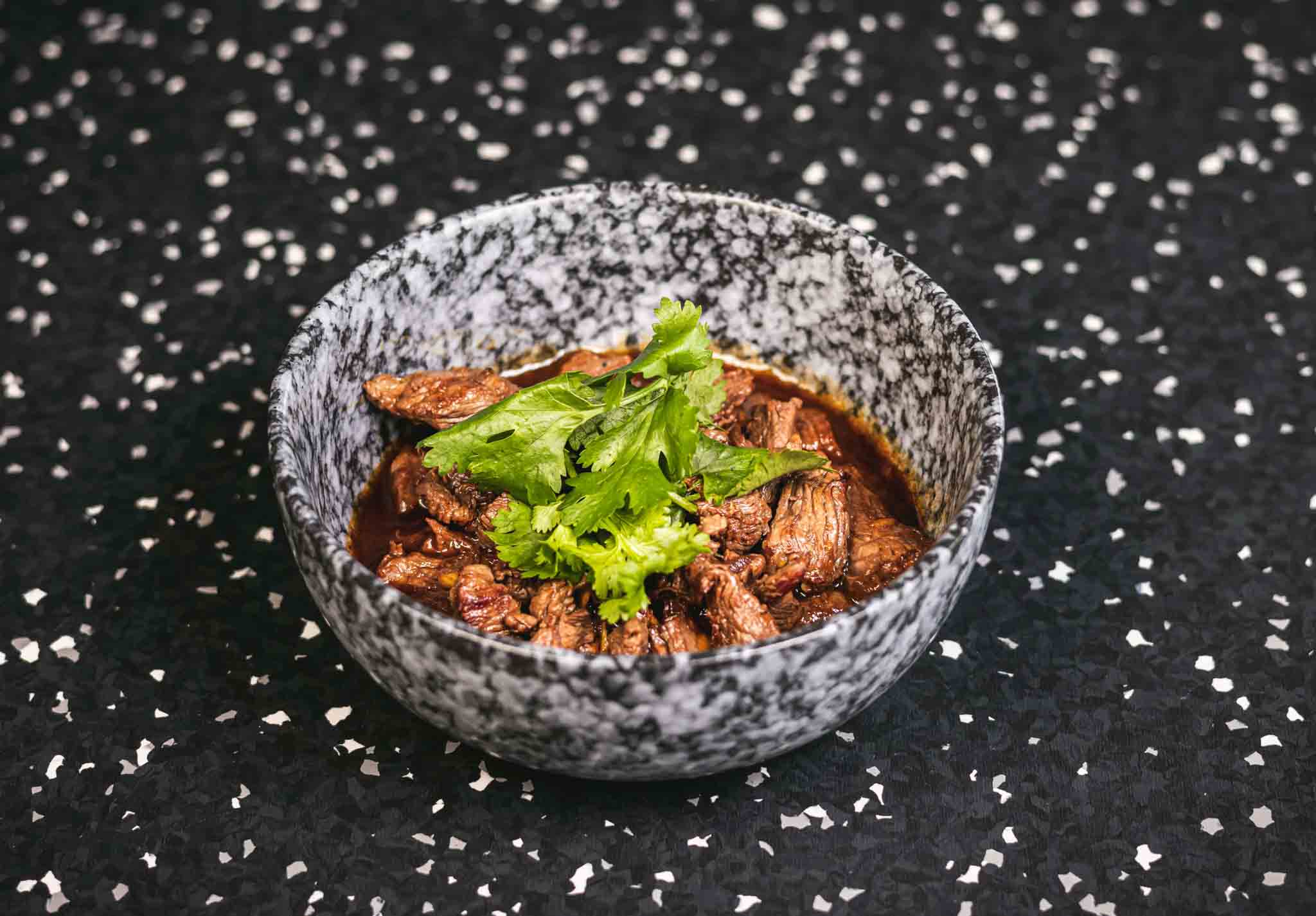 <p>Sliced beef fillet, ginger, garlic sauteed in yakiniku sauce</p>