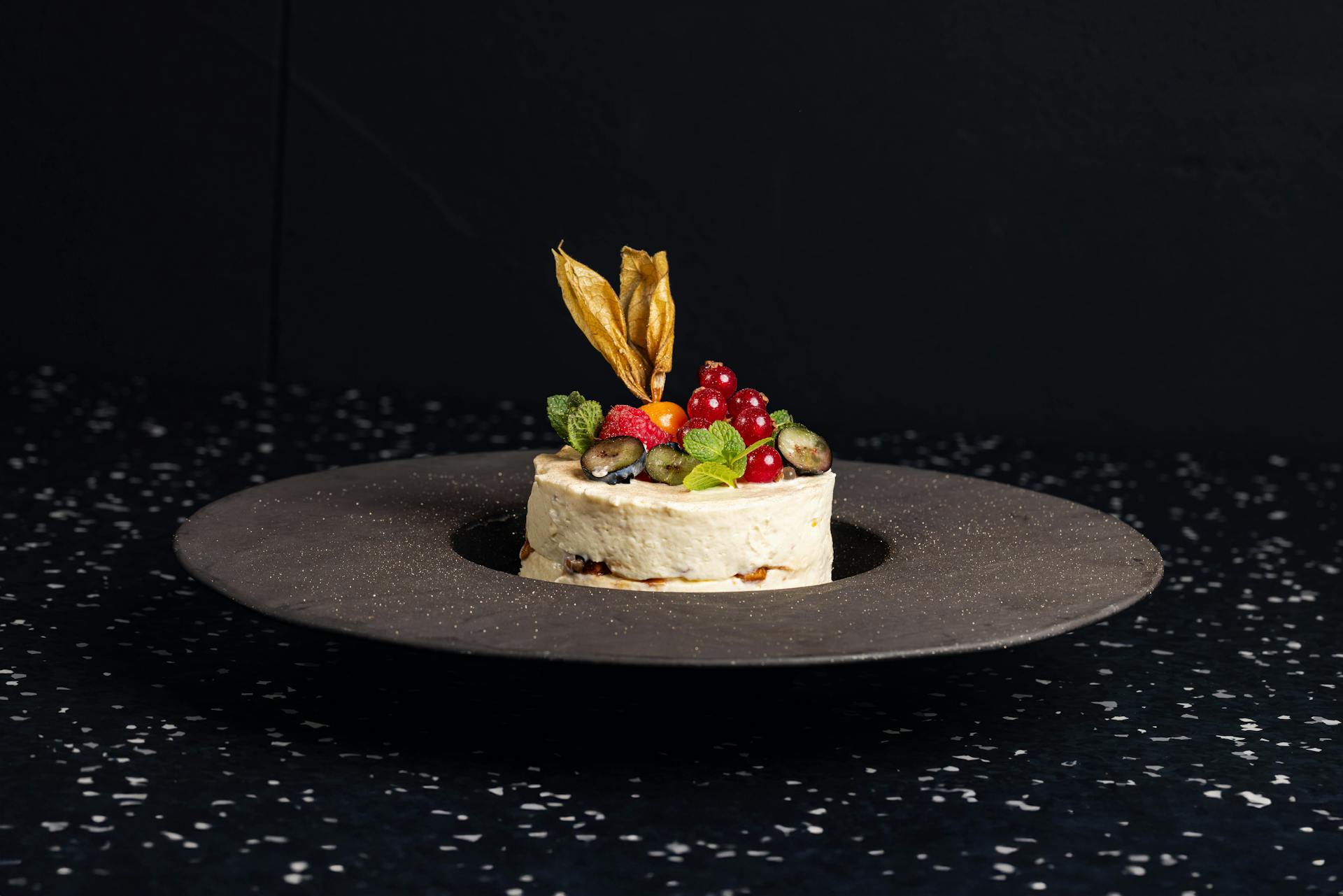 <p>Ready to zing up your taste buds with our tantalizing Passionfruit Cheesecake?&nbsp;</p>