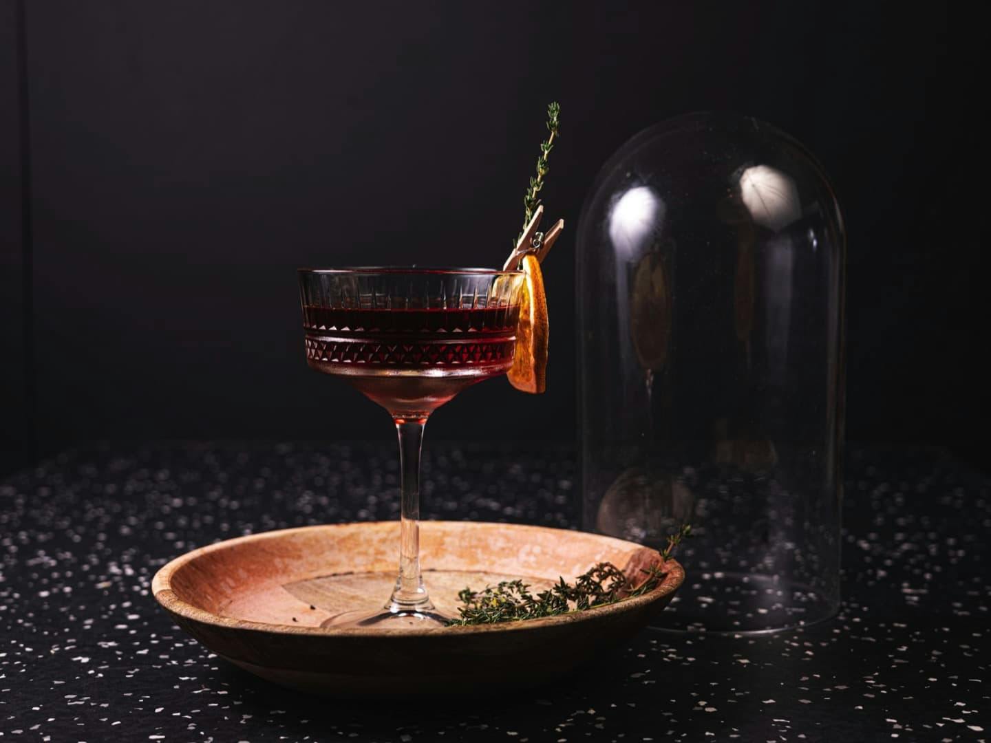 <p>The Rendez-vous for smoky and lost poets</p>
<p>Base: Rye whisky, Cognac, Martini Rubino, absinth bitter</p>