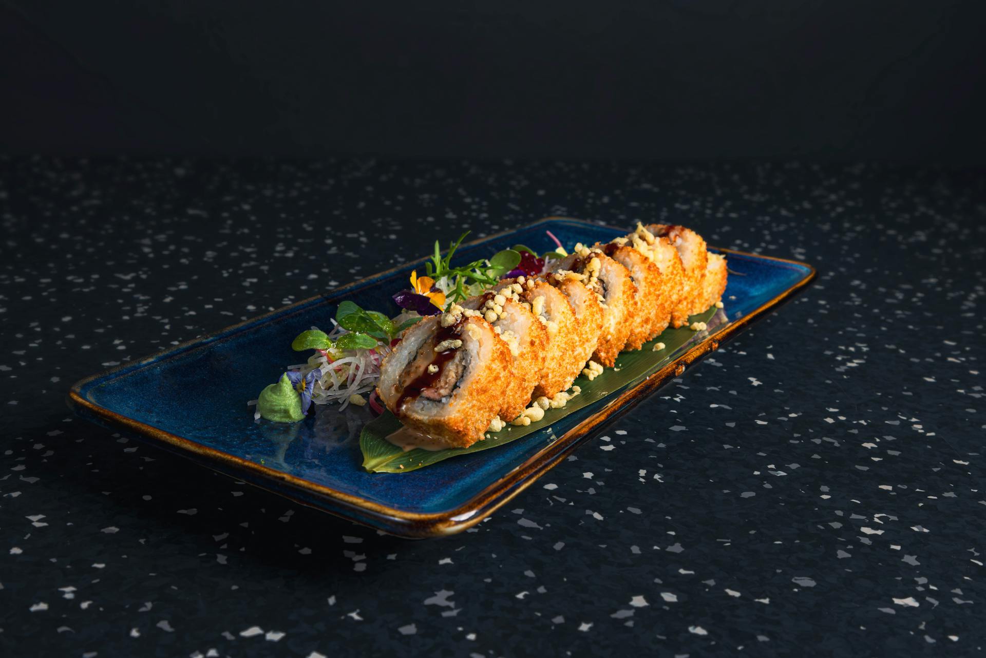 <p>Breaded and fried crab with breadcrumbs, salmon and scampi torpedo with spicy sesame and unagi sauces.</p>
