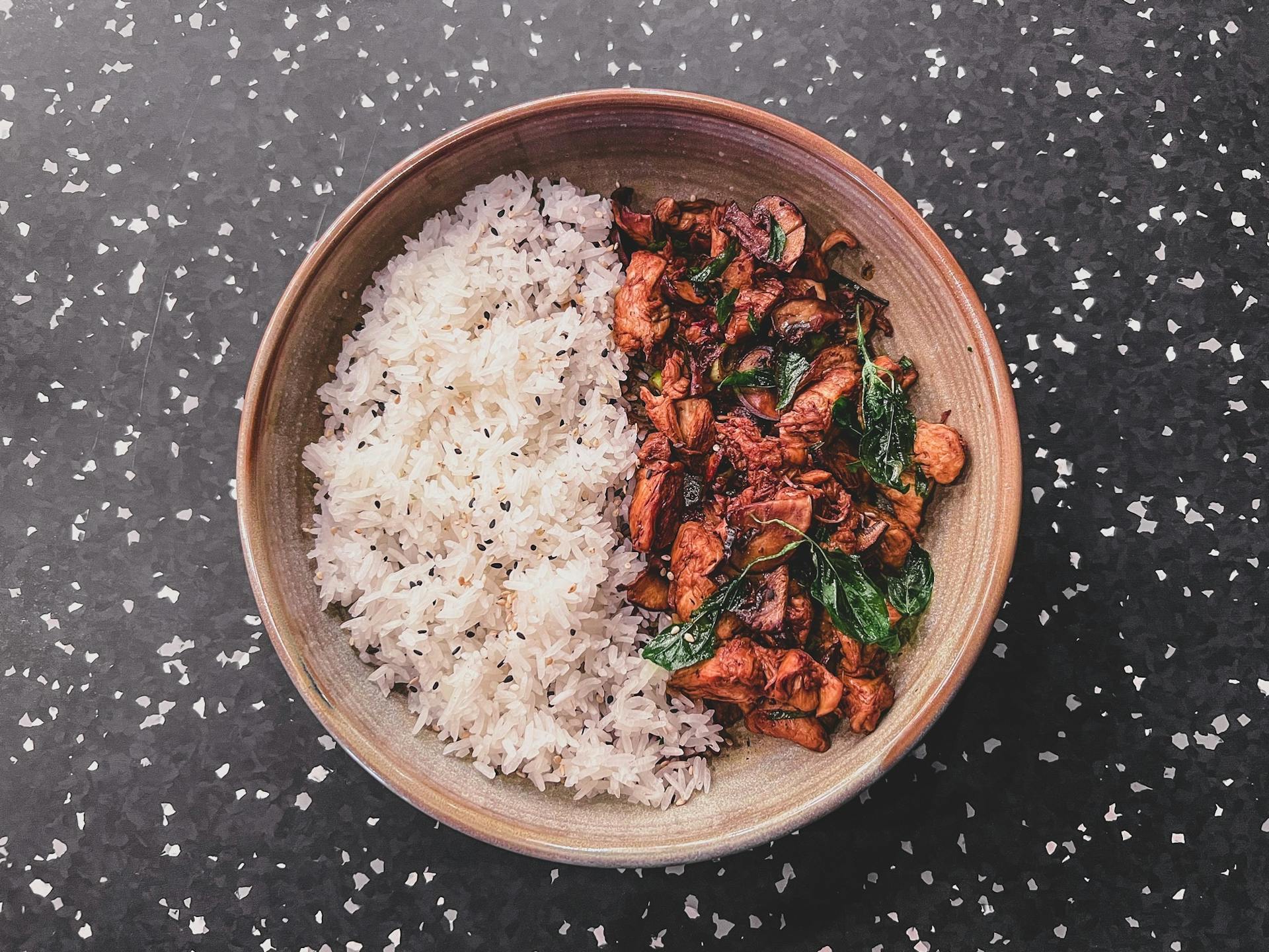<p>Stir fried chicken with basil and rice</p>